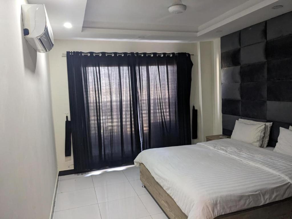Lavish Hotel Rawalpindi Exterior photo
